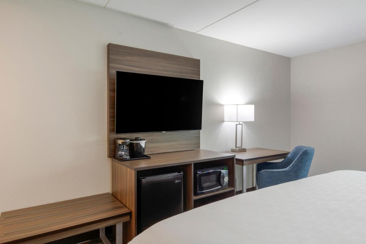 Standard Queen Room with Two Queen Beds - Non Smoking,1709591668:JPEG