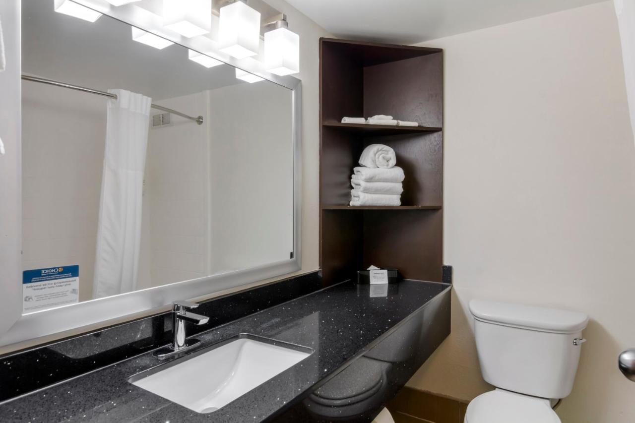 Queen Room with Accessible Tub - Accessible/Non Smoking,1709592002:JPEG