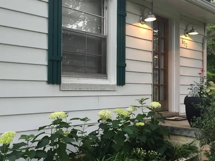 Cozy Stonehenge Cottage:Work,Family&Dog Friendly-1