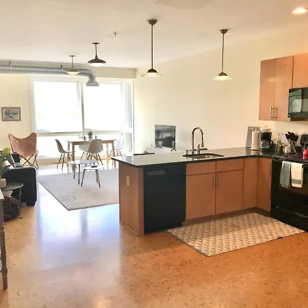 Greensview Apt 2 Bedroom, 2 Bath - Beautiful Views!-3